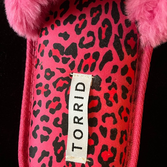 Torrid Pink Slippers NWOT - Picture 2 of 4